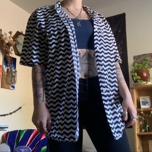 H&M Men’s ZigZag Button Up